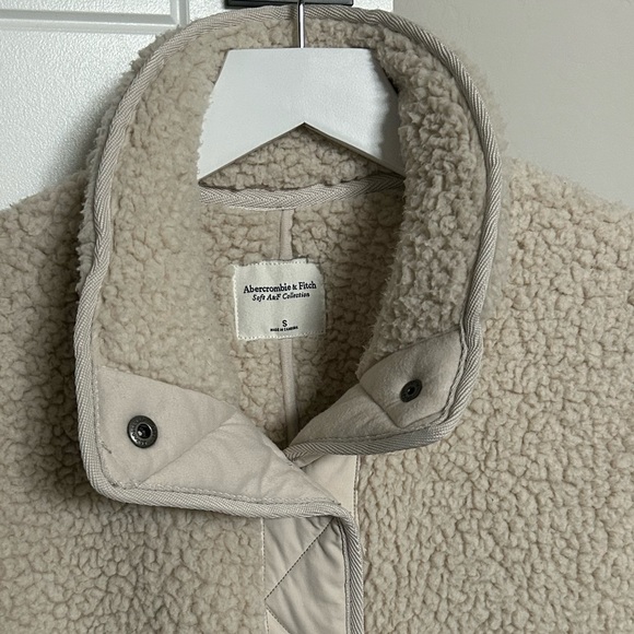 Abercrombie & Fitch Soft A&F Collection Sherpa Jacket - Picture 4 of 5